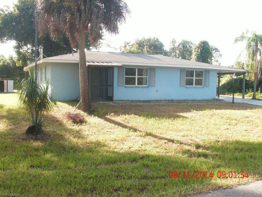 Properties Being Sold As Is with No Repair THIS PROPERTY IS ELIGIBLE UNDER THE FREDDIE MAC FIRST LOOK INITIATIVE THROUGH September 13th, 2014. ONLY PURCHASERS OCCUPYING HOME AS THEIR PRIMARY RESIDENCE MAY MAKE OFFERS WHICH SELLER WILL CONSIDER DURING THIS LISTING PERIOD. BUYER WILL BE REQUIRED TO SIGN A NOTARIZED AFFIDAVIT OF OWNER-OCCUPANCY UPON ACCEPTANCE. FAR/BAR As-IS and proof of funds dated within 30 days of offer. 10% deposit. If financing pre-approval Seller pays and picks title, buyer pays doc stamps, and please put the address of the property in the subject line and make sure offer form is returned in the email. Offers cannot be submitted until property has been on the market for 48 hours. Buyer/Selling agent to verify all association fees and amenities.