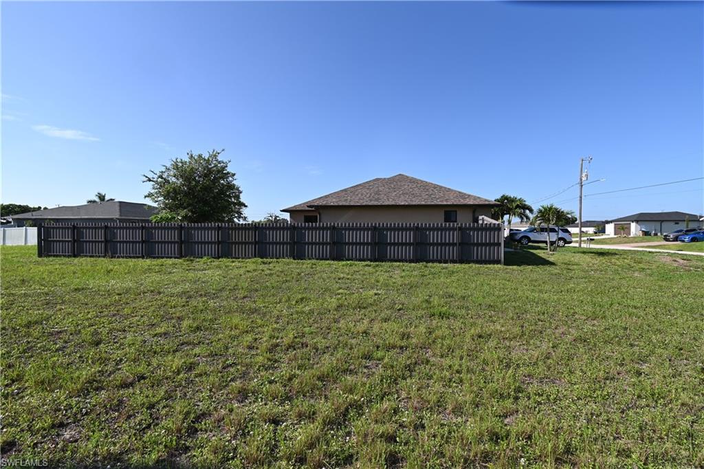 CAPE CORAL - Land