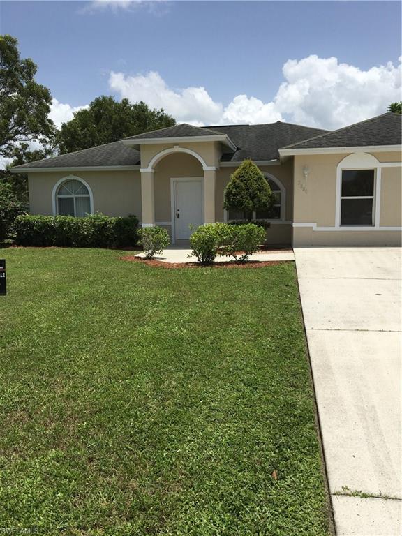 READY FOR A NEW FAMILY. THIS HOME HAS A FRESHLY PAINTED EXTERIOR AND INTERIOR WITH SOME NEW LANDSCAPING. 4 BEDROOMS OR FAMILY ROOM WITH FULL BATHROOM. NICE SPLIT FLOOR PLAN WITH TILE FLOORS. LARGE KITCHEN WITH GRANITE COUNTERS. EXTRA LARGE CORNER LOT WITH PLENTY ROOM FOR A POOL. LIVING ROOM WITH  A CUT OUT FOR DECORATING AND BUILT IN DINING ROOM CHANDELIER. WALK-IN LARGE CLOSET IN MASTER BEDROOM AND NICELY TILED BATHS. SELLING AS IS.