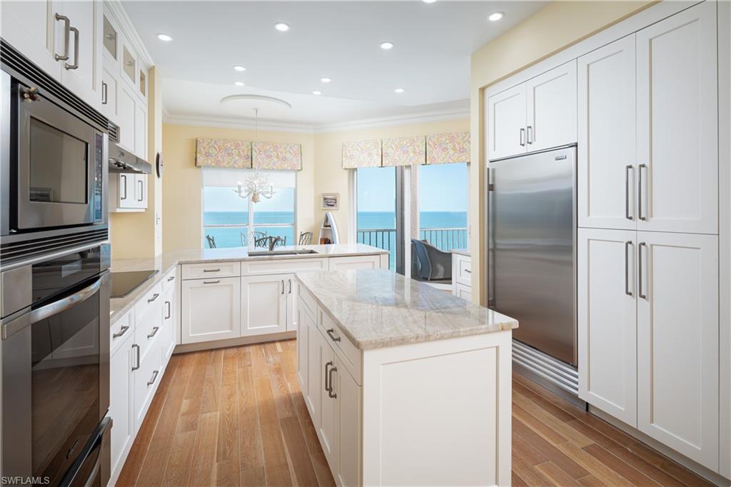 BAREFOOT BEACH CLUB - Residential