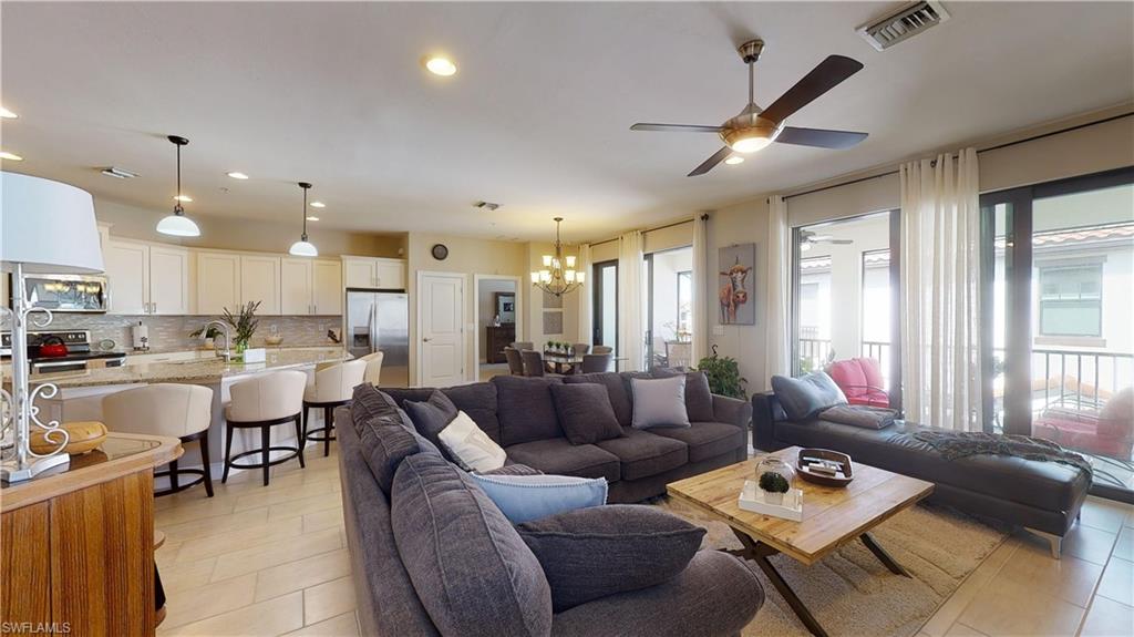 COACH HOMES AT LIVINGSTON LAKES - Residential