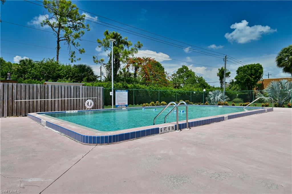 PARKWOODS TOWNHOUSE COMMUNITY - Residential