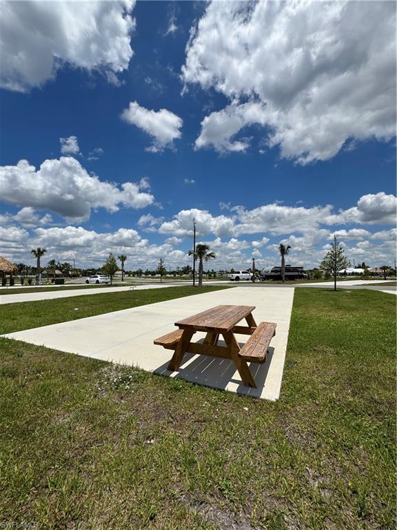PALM BREEZE - Land