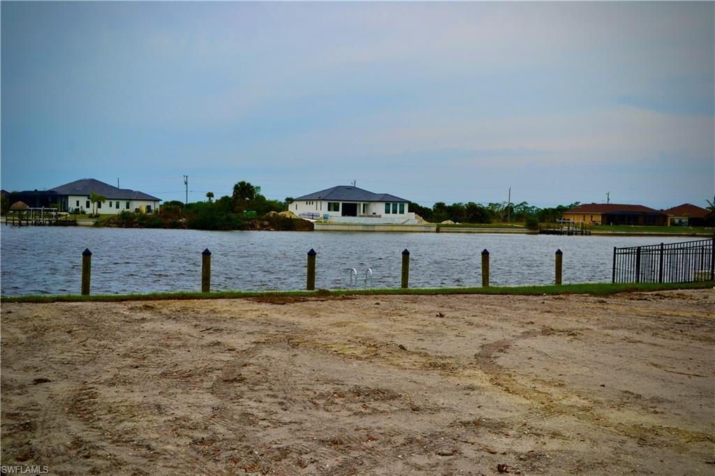 CAPE CORAL - Land