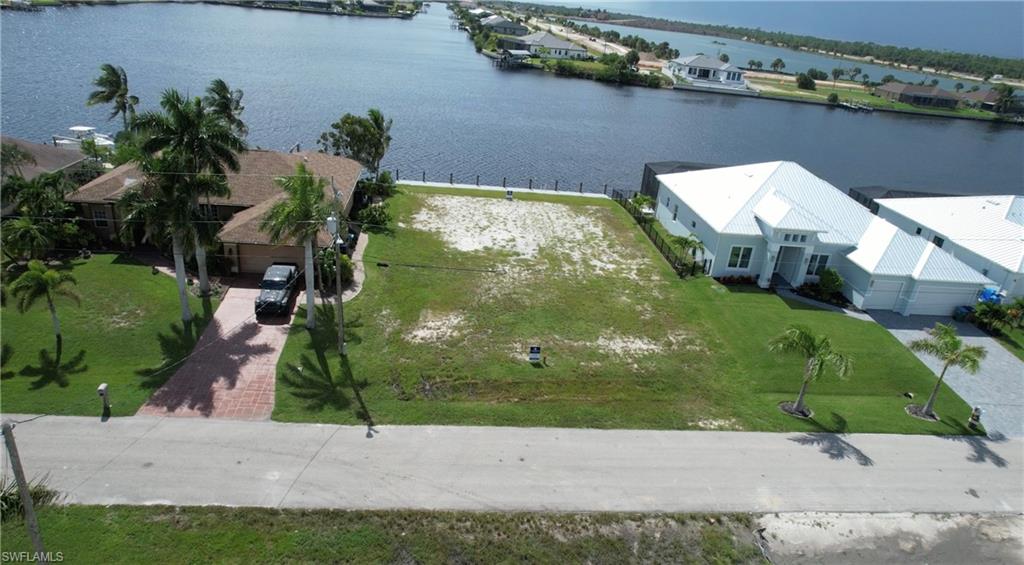 CAPE CORAL - Land