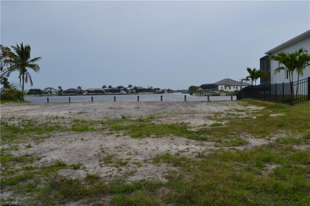 CAPE CORAL - Land