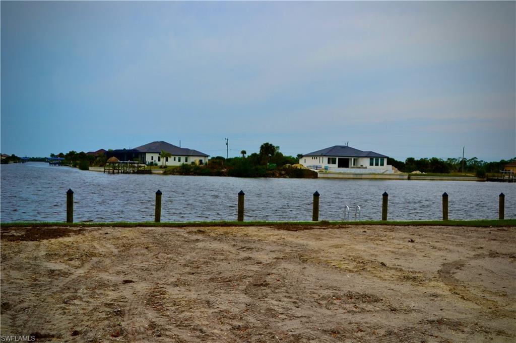 CAPE CORAL - Land