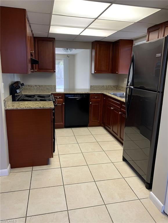 NAPLES TWIN LAKES - Residential Income