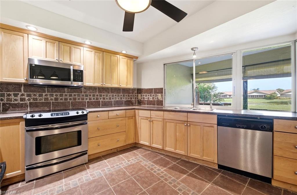 LAKEWOOD VILLAS - Residential