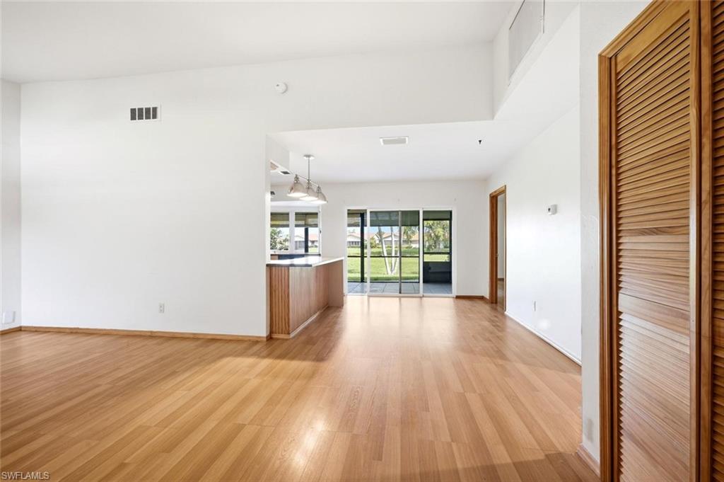 LAKEWOOD VILLAS - Residential