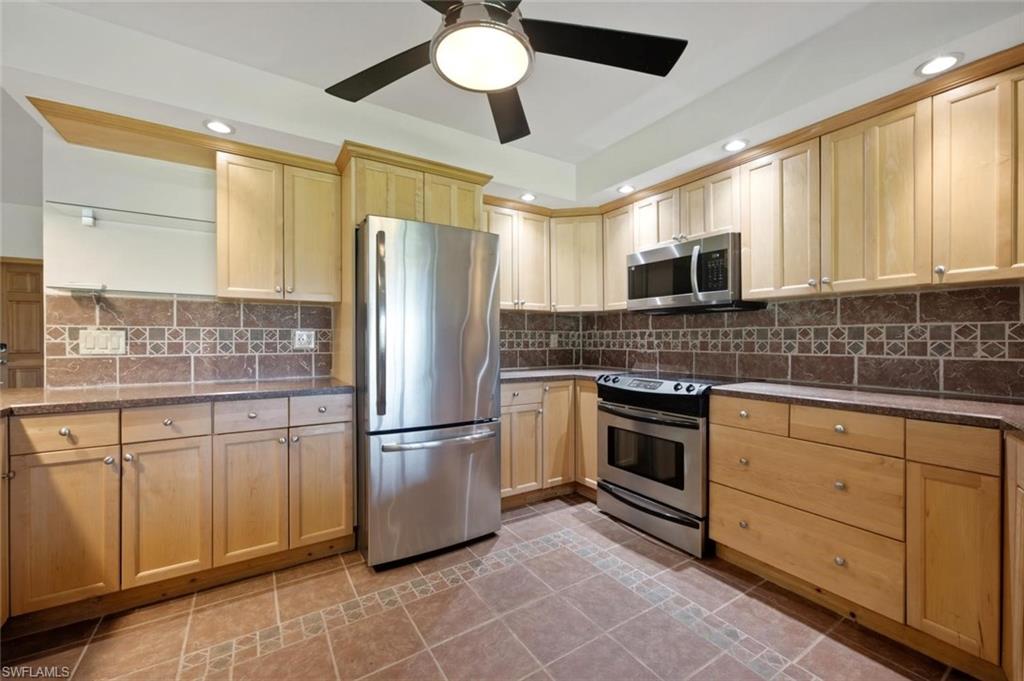 LAKEWOOD VILLAS - Residential