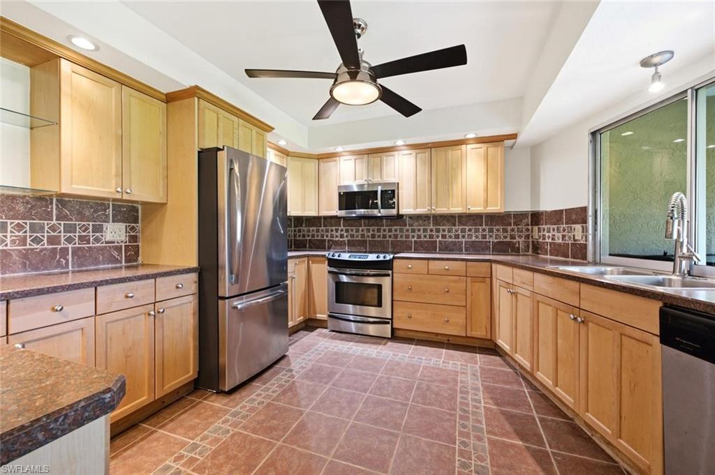 LAKEWOOD VILLAS - Residential