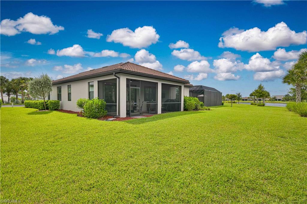 COUNTRY CLUB - Residential