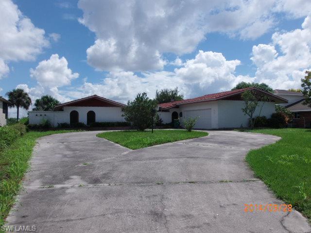 JUST REDUCED  NOW IS THE TIME TO OWN THIS SPECTACULAR RIVERFRONT POOL HOME LOCATED IN CHARLOTTE SHORES.  3 BEDROOM 3 BATHROOM  HOME BOASTING 2700 SQUARE FEET OF LIVING AREA   LIVING ROOM AND FAMILY ROOM FLOOR PLAN. BATHROOM SHOWERS RECENTLY RE DONE.  THIS HOME NEEDS SOME UPDATING BUT  IS A OPPORTUNITY TO OWN A PIECE OF RIVERFRONT PROPERTY ON  PEACE RIVER