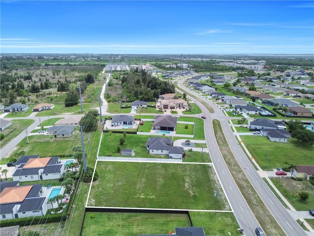 CAPE CORAL - Land