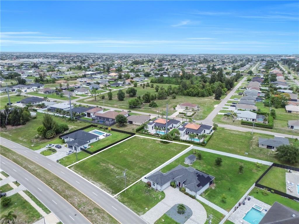 CAPE CORAL - Land