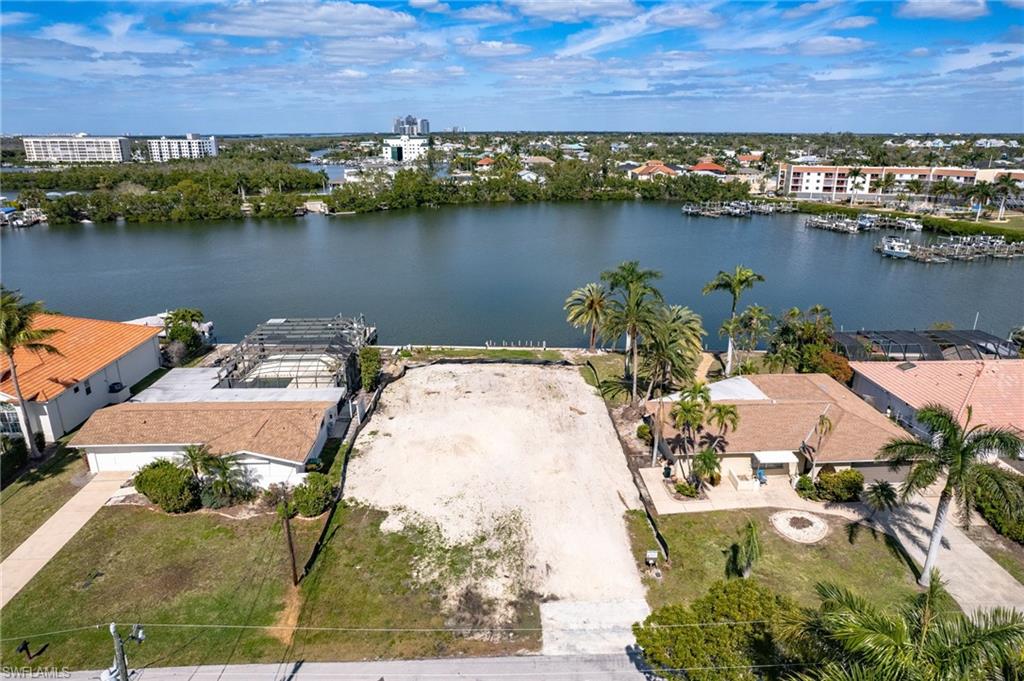 LITTLE HICKORY SHORES - Land