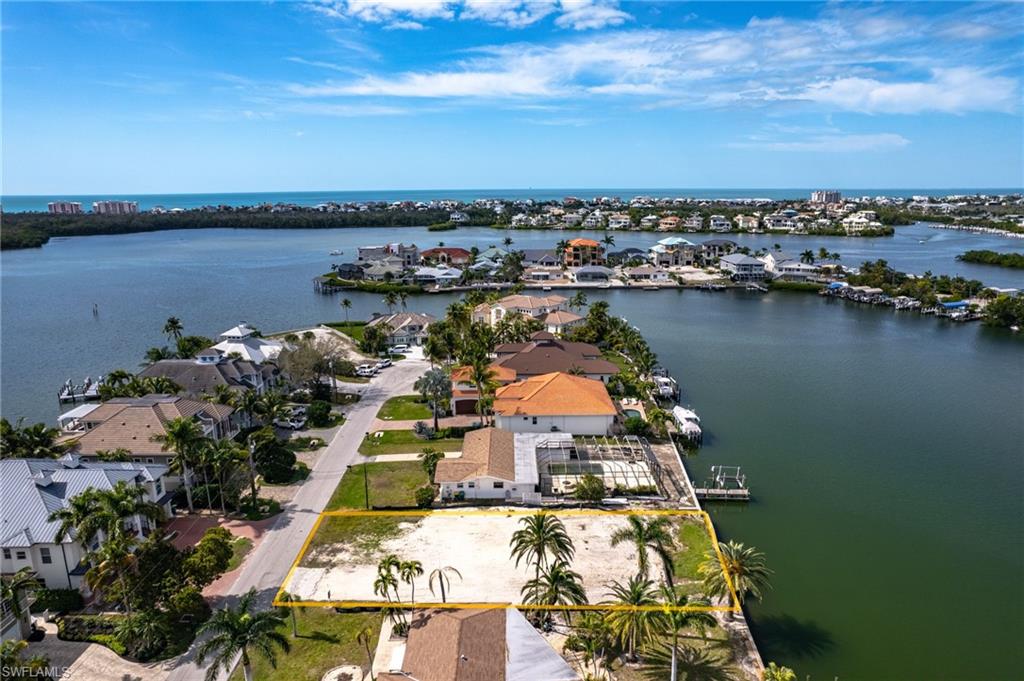 LITTLE HICKORY SHORES - Land