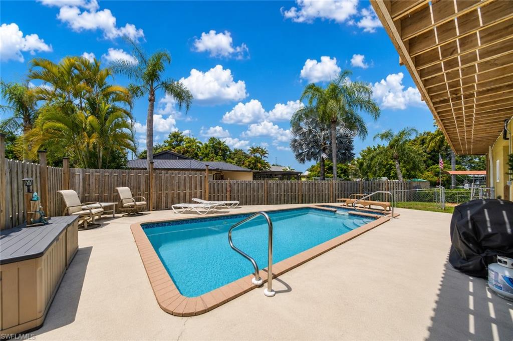 FORT MYERS SHORES - Residential