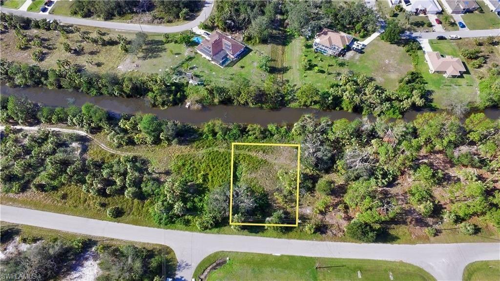 Beautiful Waterfront lot located in the heart of Florida! Build your dream home on this wonderful canal front lot that is centrally located near everything! Close to shopping, dining & entertainment, the stunning Gulf Beaches & fishing, and a plethora of golf courses. Located in a developing area of SWFL, lock in a premium waterfront lot to build on or invest in.