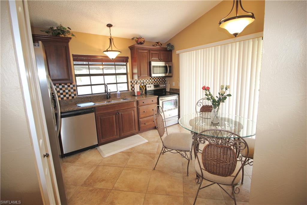 ISLES OF CALOOSA YACHT + RACQUET CLUB - Residential