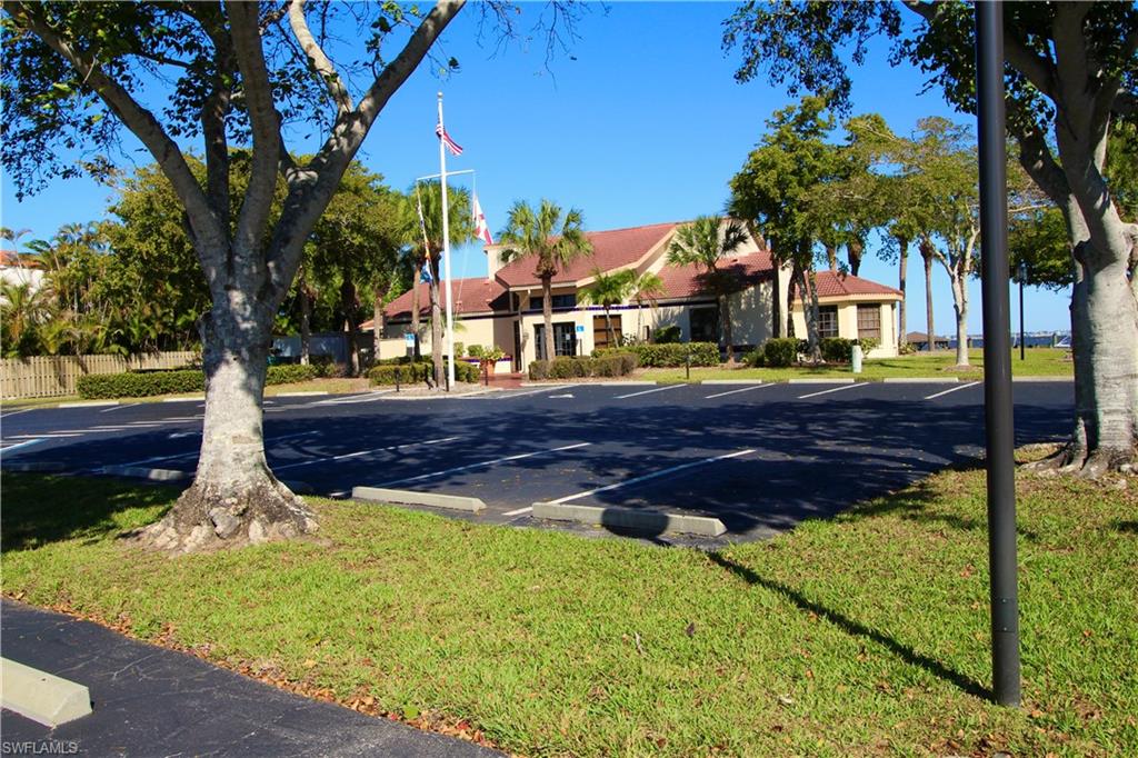 ISLES OF CALOOSA YACHT + RACQUET CLUB - Residential