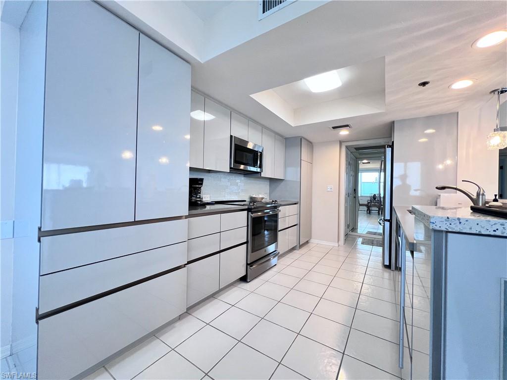 ST NICOLE - Residential Lease