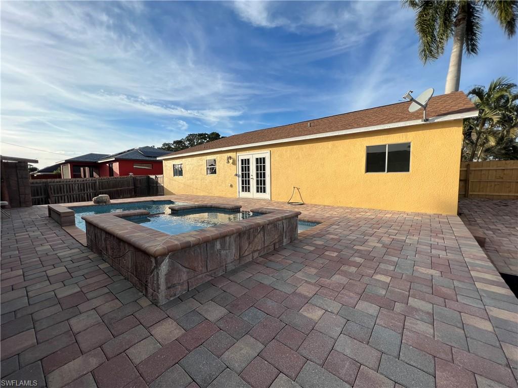 SAN CARLOS PARK - Residential