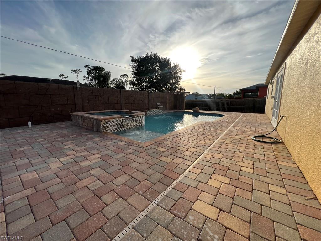 SAN CARLOS PARK - Residential