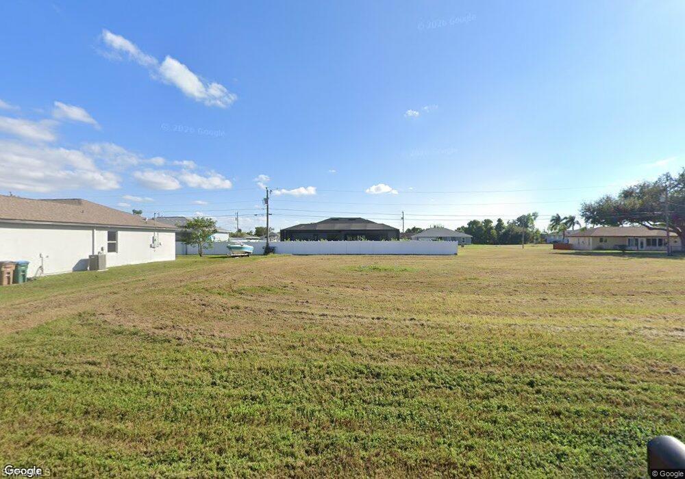 Paradise awaits your dream home on this Southern exposure homesite with Southern patio exposure!  City utilities in and paid!  Builders please see sister lot a few doors down at 617 SE 1st Ter.
