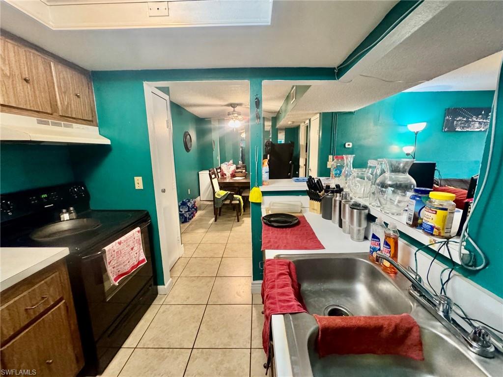 WINDSOR WEST - Residential