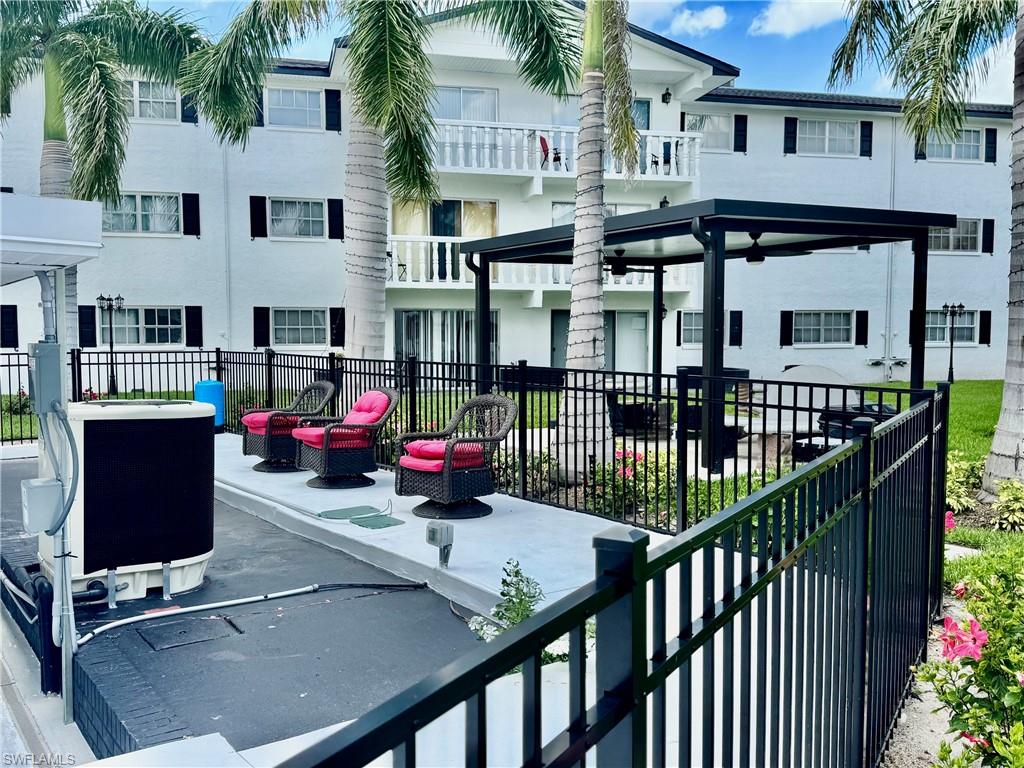 WINDSOR WEST - Residential