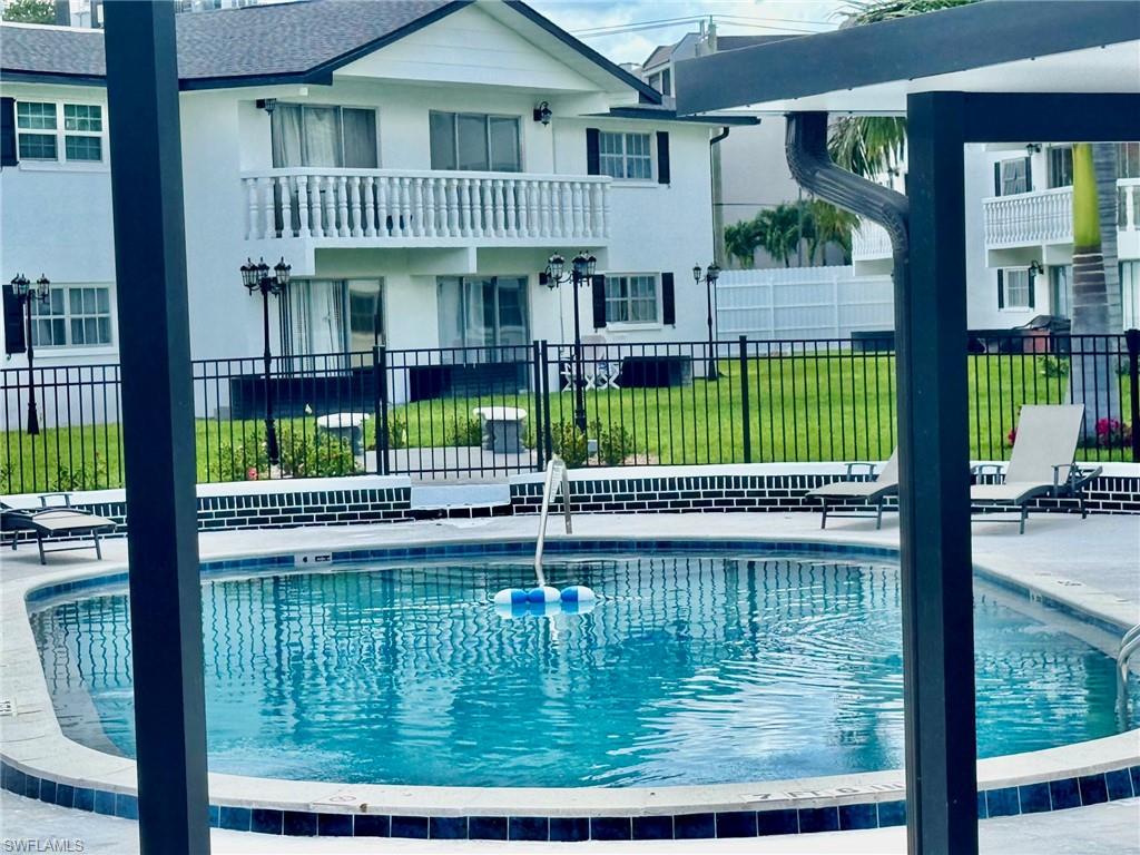WINDSOR WEST - Residential
