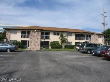 2/2 First floor Condo completely remodeled, stainless steel appliance, new carpet and tile. Open floor plan ,spacious bedrooms. Make your appointment today,