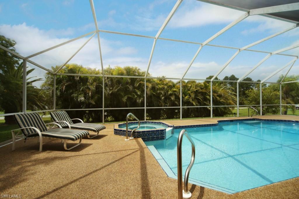 COUNTRY CLUB ESTATES - Residential
