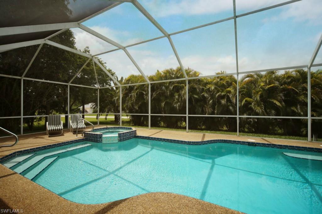 COUNTRY CLUB ESTATES - Residential