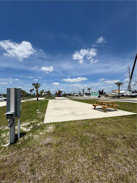PALM BREEZE - Land