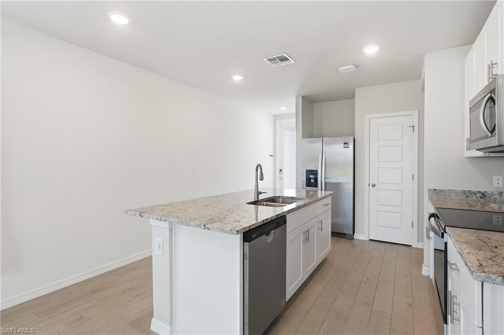 CRESCENT LAKES - Residential Lease