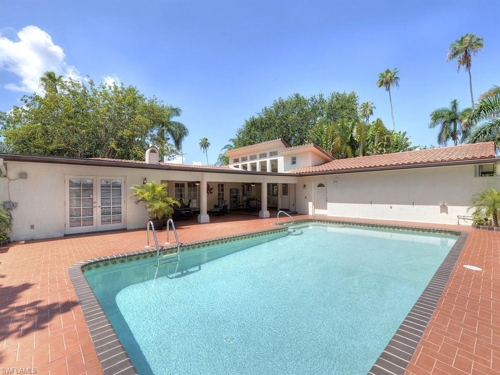 BURTWOOD - Residential