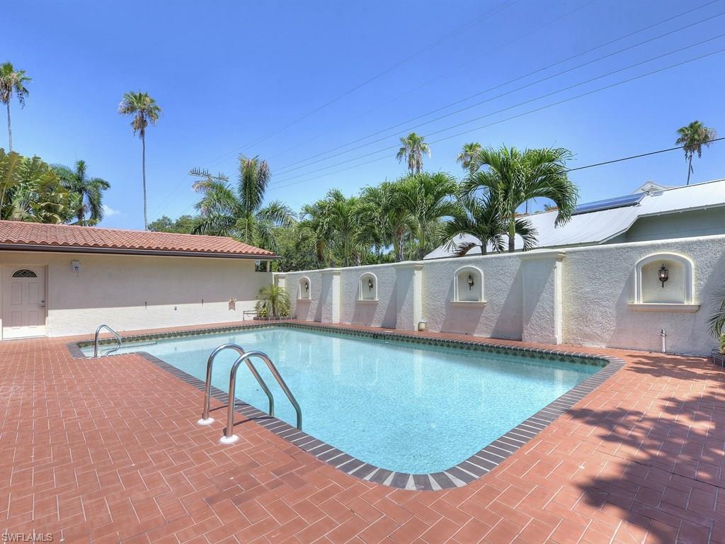BURTWOOD - Residential