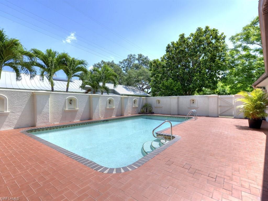 BURTWOOD - Residential