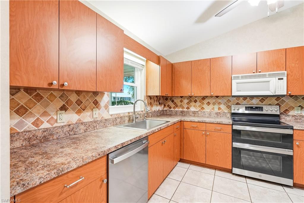 SAN CARLOS PARK - Residential