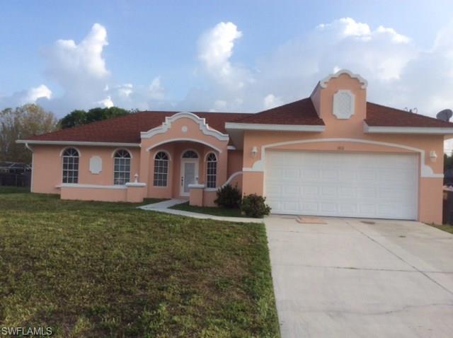 ASSESSMENTS FULLY PAID!!! Popular Tudor Villas "Tobago" model. In shape like new. Very open layout. Volume ceilings, 8' sliders open up to oversized lanai. Huge master bath with Separate shower, soaking tub, dual sinks and closed off WC. 3 Bedrooms plus a DEN. City weater and Sewer in and all paid for