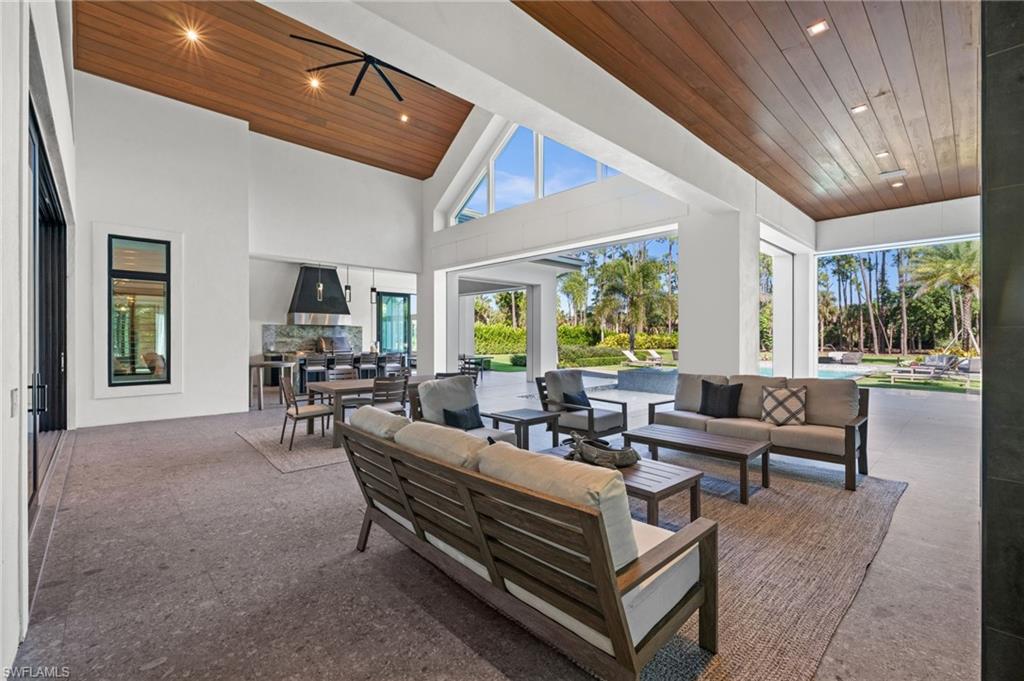 COACH HOUSE - Residential