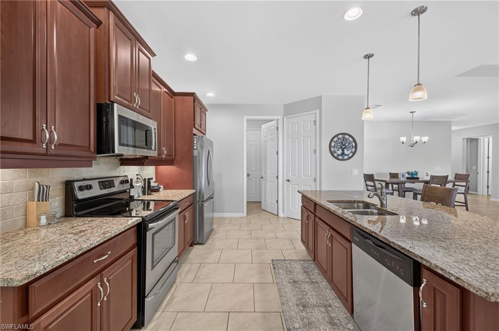 SUNSET POINTE - Residential