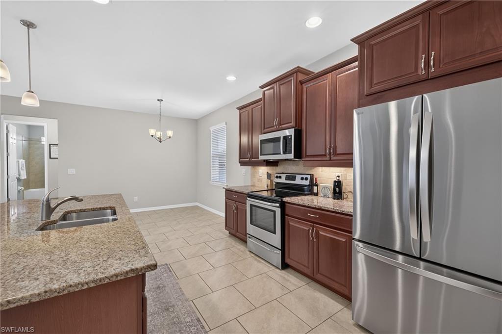 SUNSET POINTE - Residential