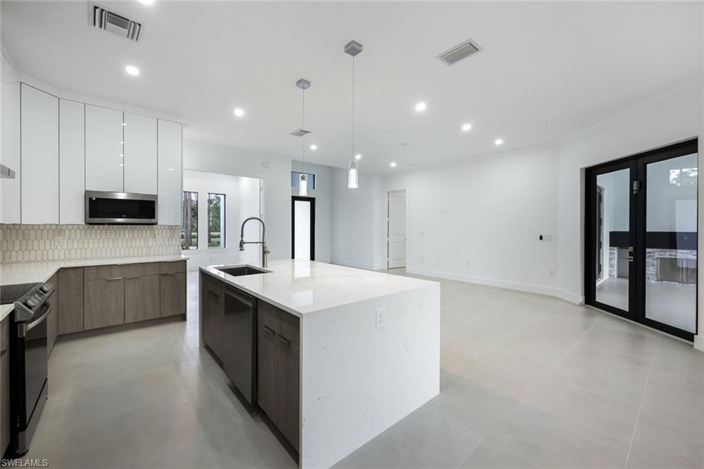 GOLDEN GATE ESTATES - Residential