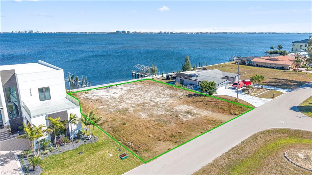 CAPE CORAL - Land