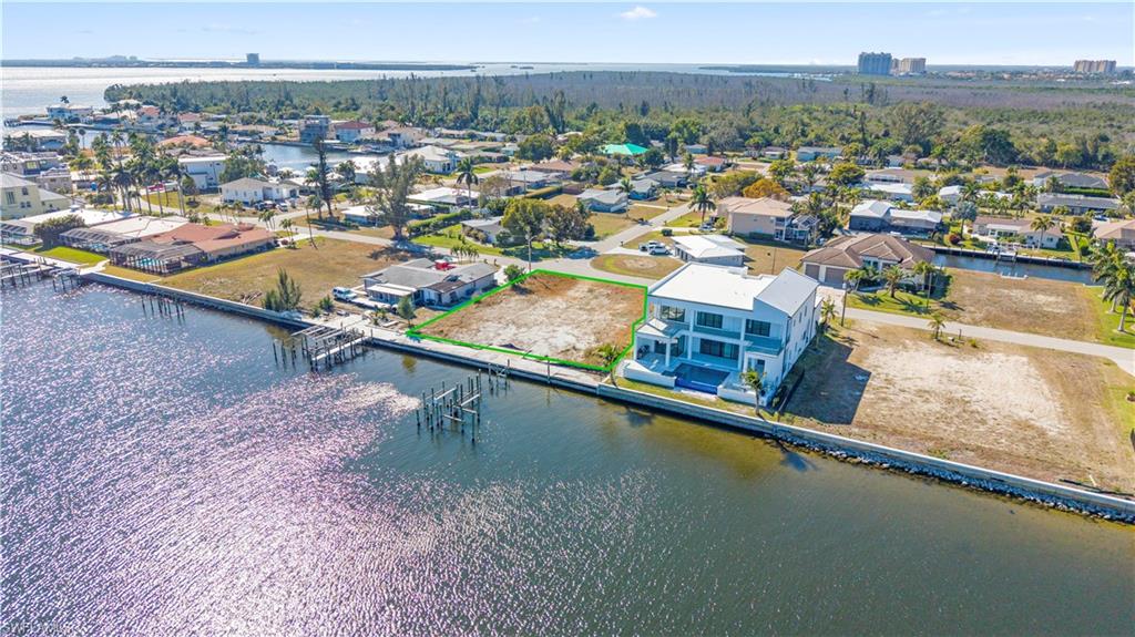 CAPE CORAL - Land