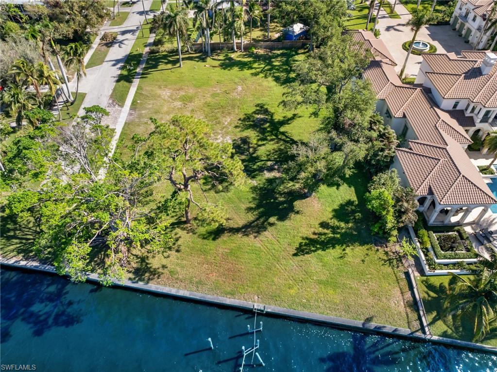 PALM GARDENS - Land